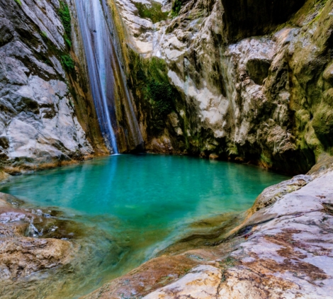 The,Waterfall,Of,Nidri,In,Lefkada,Island,With,Natural,Azure