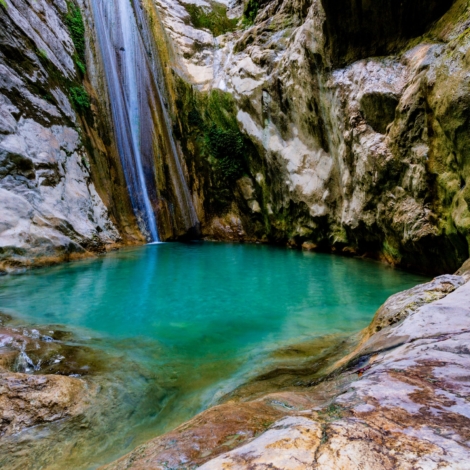 The,Waterfall,Of,Nidri,In,Lefkada,Island,With,Natural,Azure